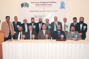 iepsac-council-members-with-the-chief-guest-and-the-speaker